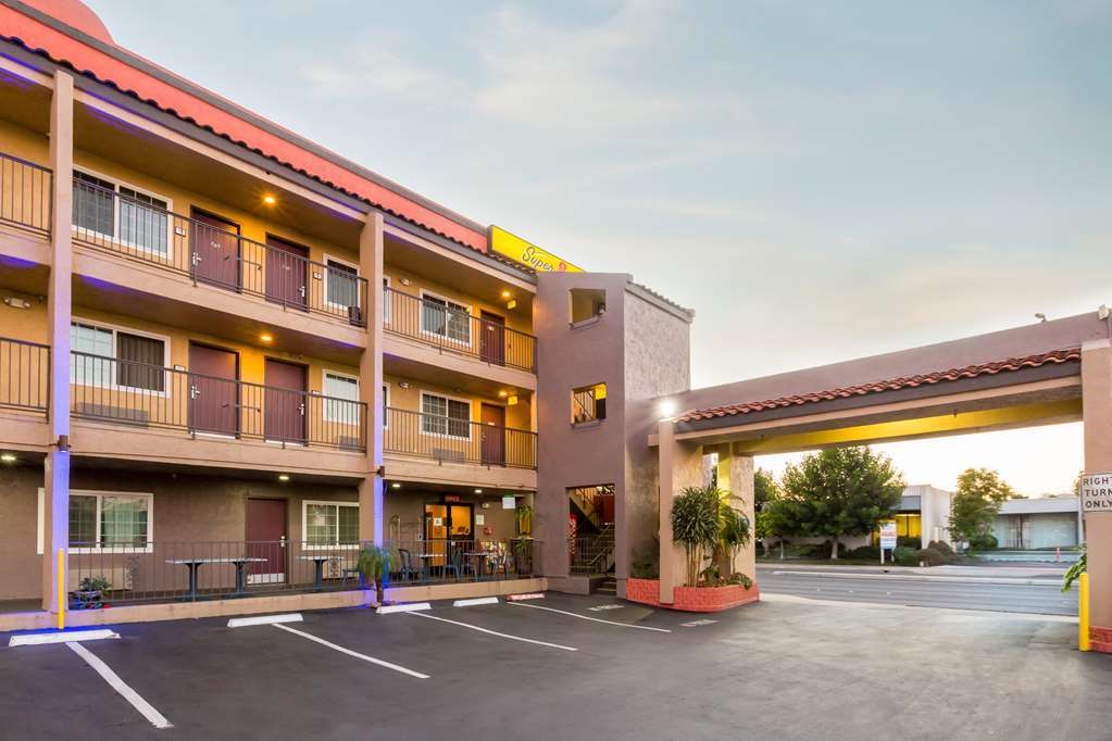 Super 8 By Wyndham El Cajon San Diego Exterior photo